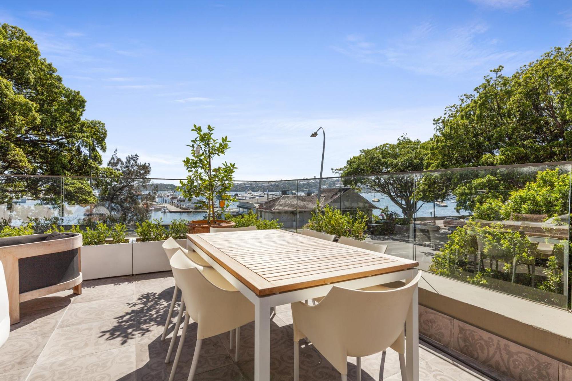 Superb 2-bed Facing Rose Bay Marina *