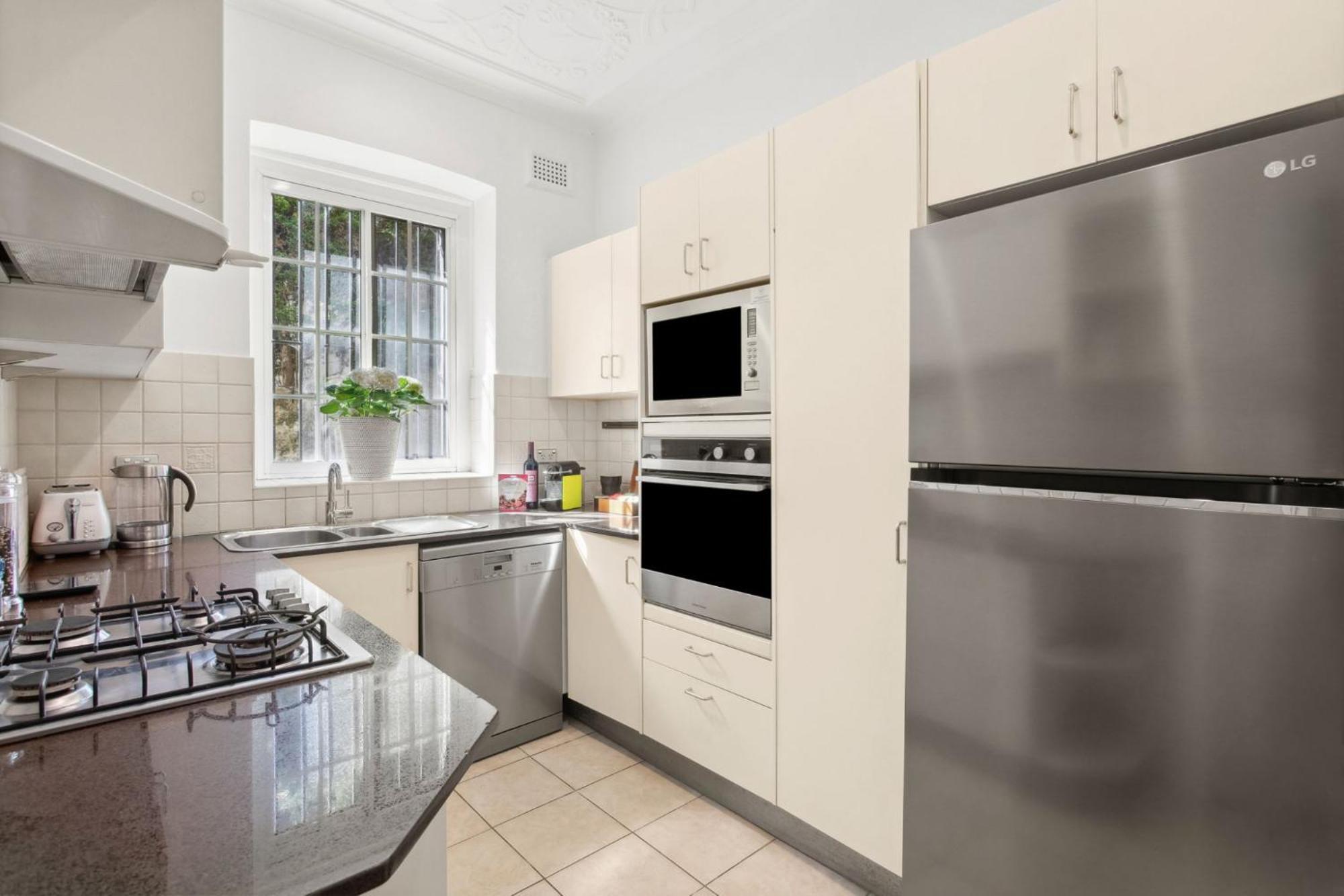 Superb 2-bed Facing Rose Bay Marina Apartment *